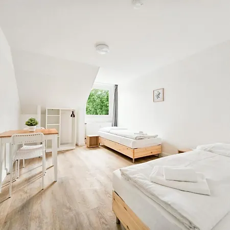 Apartment Raj Living - Monteurwohnungen - 3 Schlafzimmer - Kueche - Balkon - Waschmaschine - 25 Min Zur Messe Dus *
