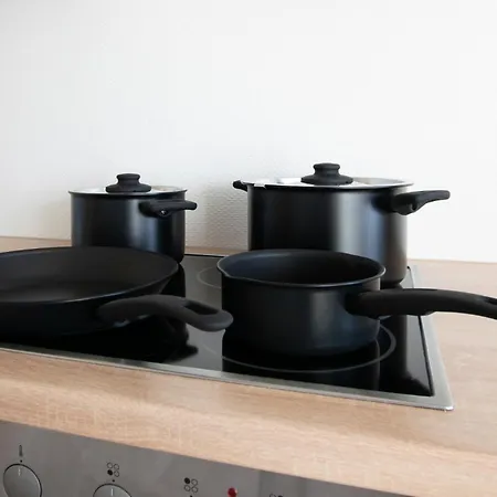 Apartamento Tolstov - Monteurwohnungen - 3 Schlafzimmer - Kueche - Balkon - Waschmaschine - 25 Min Zur Messe Dus