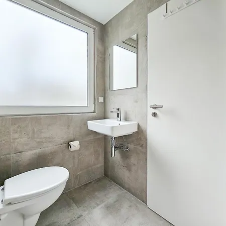 Raj Living - Monteurwohnungen - 3 Schlafzimmer - Kueche - Balkon - Waschmaschine - 25 Min Zur Messe Dus *