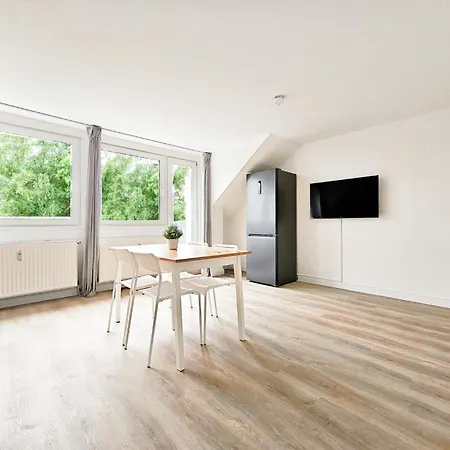 Apartamento Tolstov - Monteurwohnungen - 3 Schlafzimmer - Kueche - Balkon - Waschmaschine - 25 Min Zur Messe Dus *