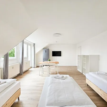 Raj Living - Monteurwohnungen - 3 Schlafzimmer - Kueche - Balkon - Waschmaschine - 25 Min Zur Messe Dus