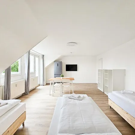 Tolstov - Monteurwohnungen - 3 Schlafzimmer - Kueche - Balkon - Waschmaschine - 25 Min Zur Messe Dus