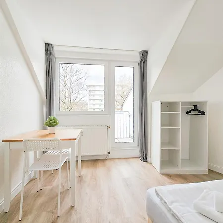 Raj Living - Monteurwohnungen - 3 Schlafzimmer - Kueche - Balkon - Waschmaschine - 25 Min Zur Messe Dus Apartment
