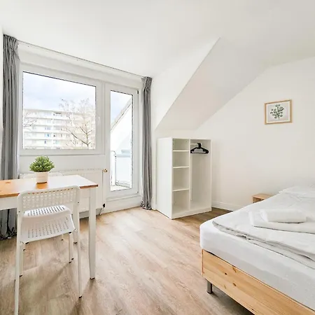 Tolstov - Monteurwohnungen - 3 Schlafzimmer - Kueche - Balkon - Waschmaschine - 25 Min Zur Messe Dus