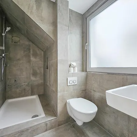 Apartment Raj Living - Monteurwohnungen - 3 Schlafzimmer - Kueche - Balkon - Waschmaschine - 25 Min Zur Messe Dus