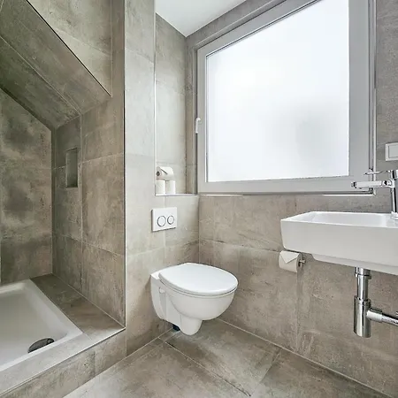 Raj Living - Monteurwohnungen - 3 Schlafzimmer - Kueche - Balkon - Waschmaschine - 25 Min Zur Messe Dus *