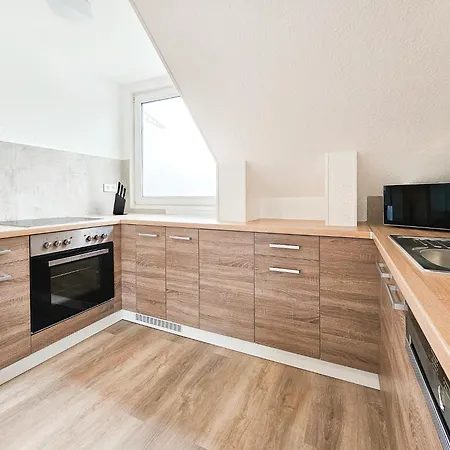 Raj Living - Monteurwohnungen - 3 Schlafzimmer - Kueche - Balkon - Waschmaschine - 25 Min Zur Messe Dus Apartment