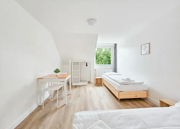 Tolstov - Monteurwohnungen - 3 Schlafzimmer - Kueche - Balkon - Waschmaschine - 25 Min Zur Messe Dus Appartement