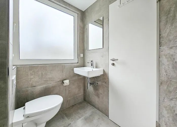 Tolstov - Monteurwohnungen - 3 Schlafzimmer - Kueche - Balkon - Waschmaschine - 25 Min Zur Messe Dus *