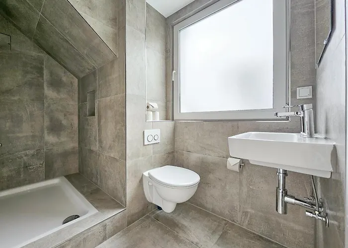 Tolstov - Monteurwohnungen - 3 Schlafzimmer - Kueche - Balkon - Waschmaschine - 25 Min Zur Messe Dus *