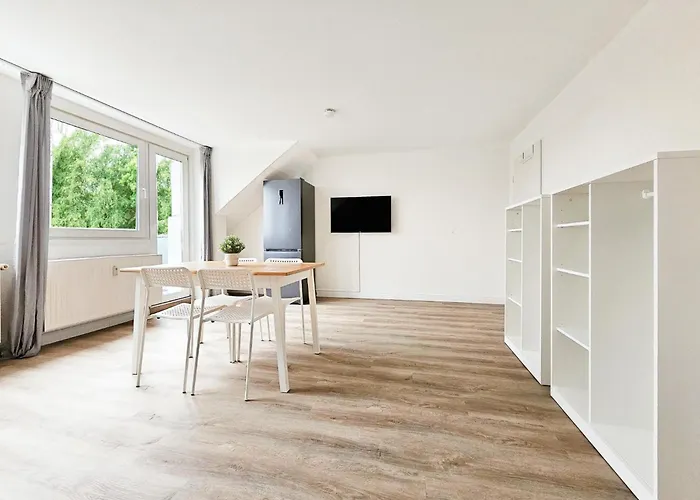 Tolstov - Monteurwohnungen - 3 Schlafzimmer - Kueche - Balkon - Waschmaschine - 25 Min Zur Messe Dus Appartement *